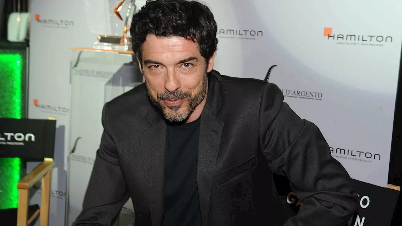 Spiagge deserte, Alessandro Gassmann contro il caro-ombrelloni: “Avete esagerato con i prezzi”