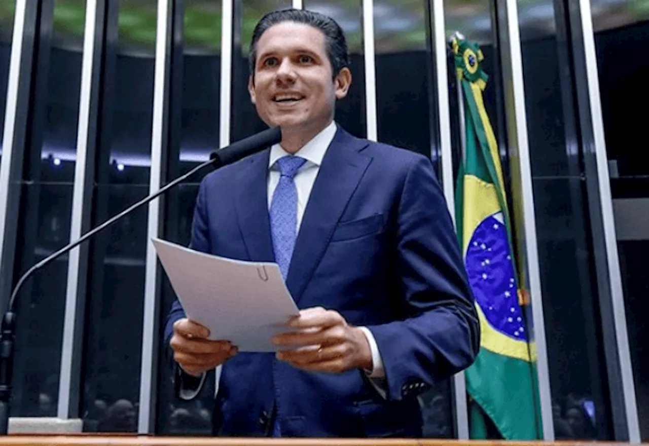 Motta diz que Eduardo Bolsonaro não poderá exercer mandato fora do país: