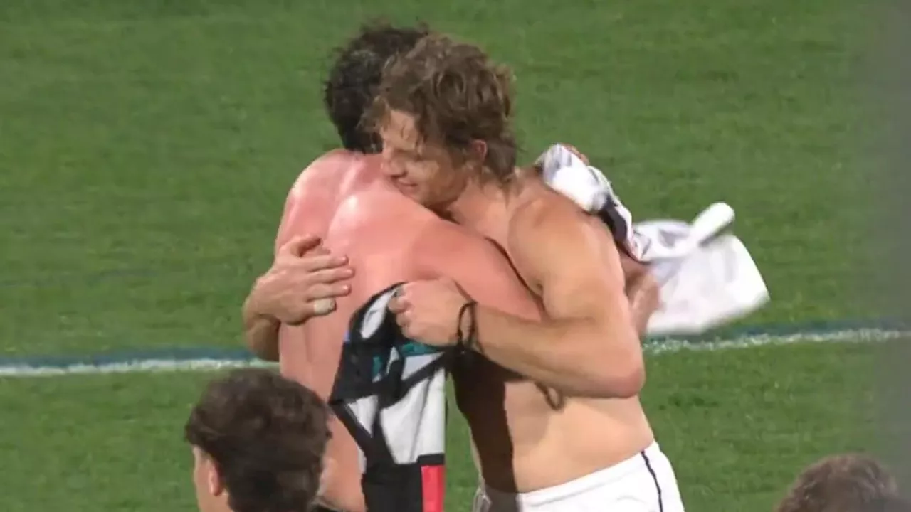 AFL great Travis Boak swaps jumpers with Nat Fyfe after retirement announcement