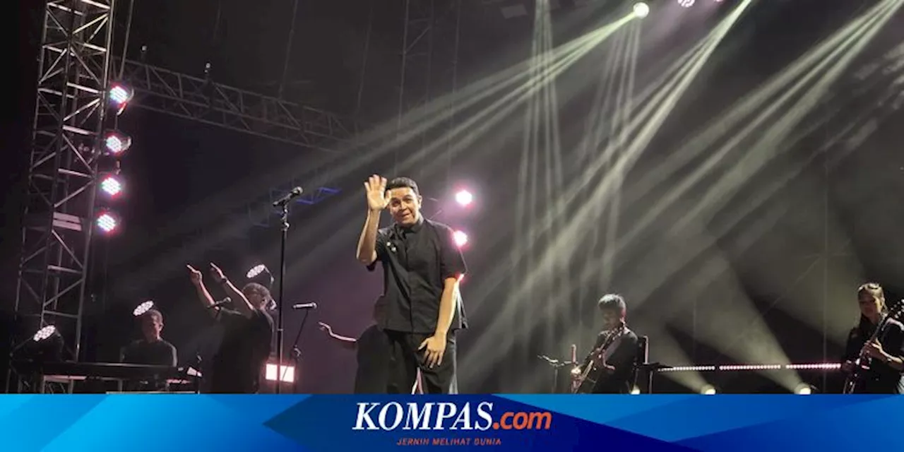 Bawakan Tujuh Belas, Tulus Bikin Penonton The Sounds Project Bernostalgia