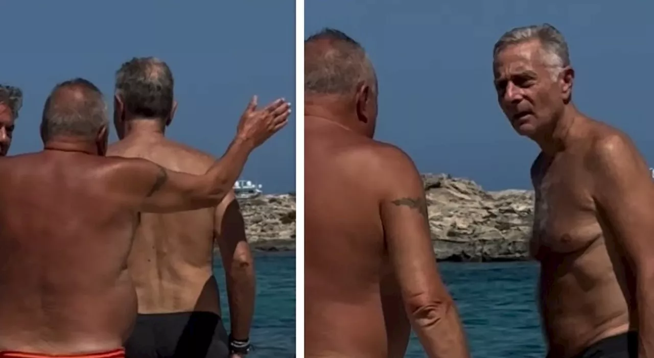 Paolo Bonolis, schiaffo alla nuca mentre è in spiaggia. Chi è l'autore dell'«aggressione» a Formentera. Il video sui social