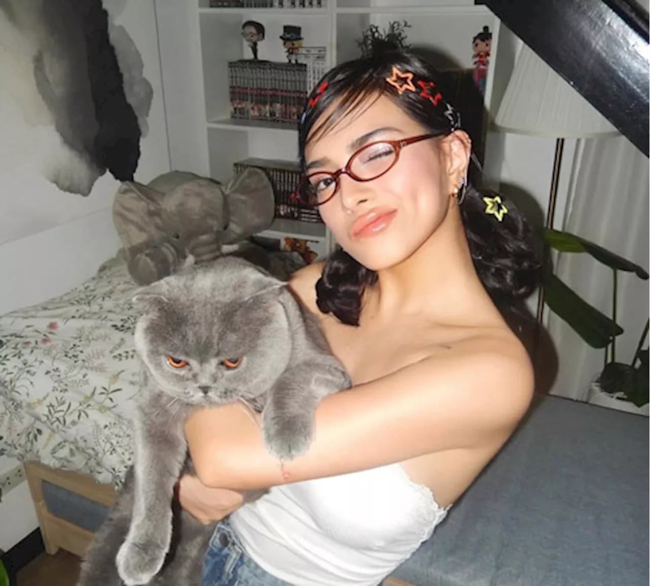 Six celebrities who share their lives with feline friends