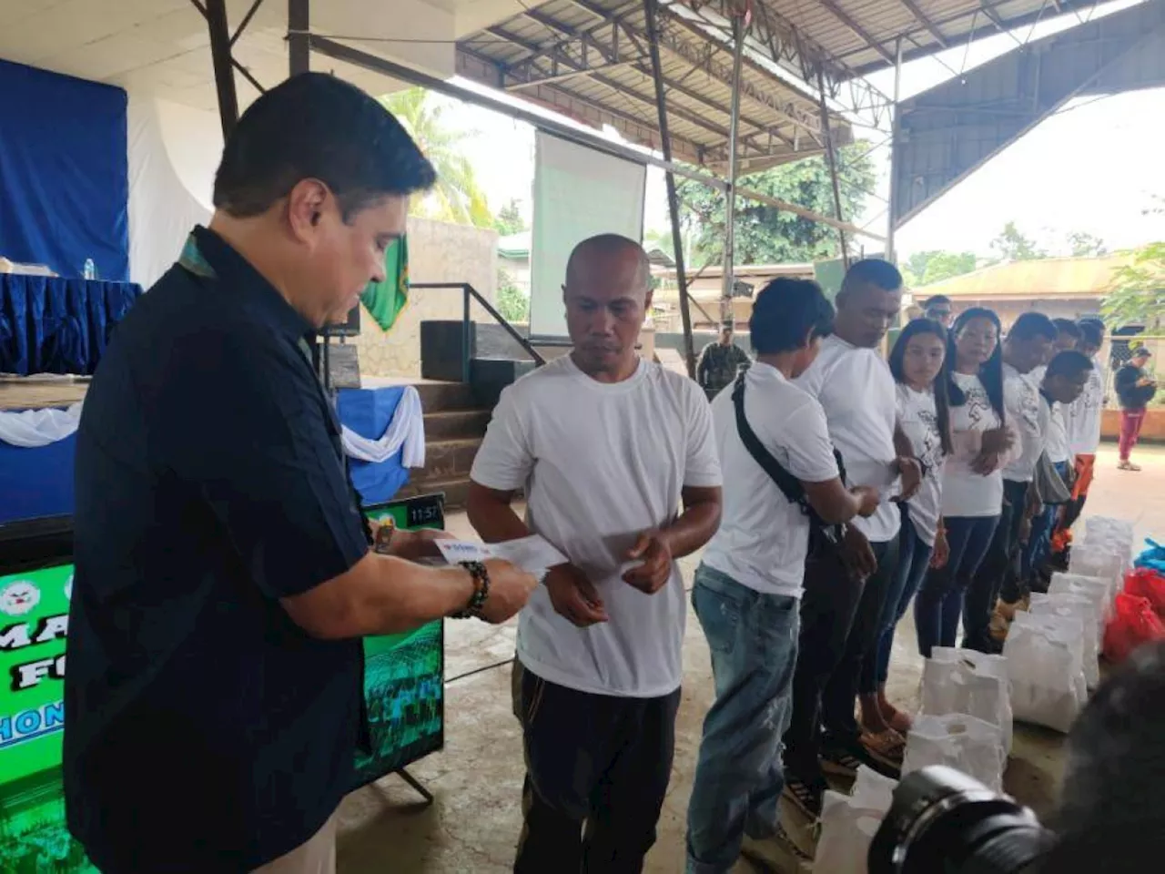189 NPA guerrillas surrender in Bukidnon