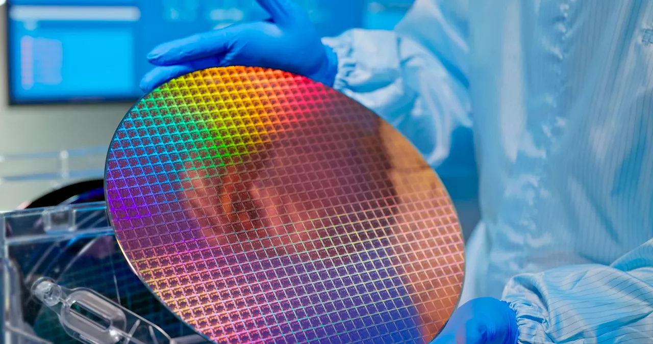 Chinese-American Professor Behind Huawei-Backed Power Chip Wafer Maker Becomes Billionaire