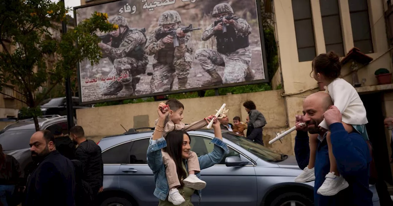 Fotos muestran a católicos de Líbano celebrando el Domingo de Ramos bajo la sombra de la guerra