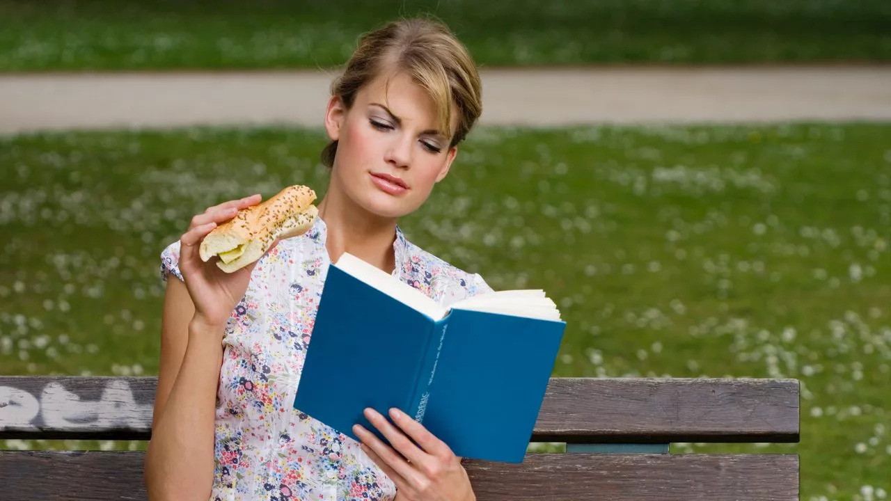 15 Foods That Naturally Lower Cortisol Levels