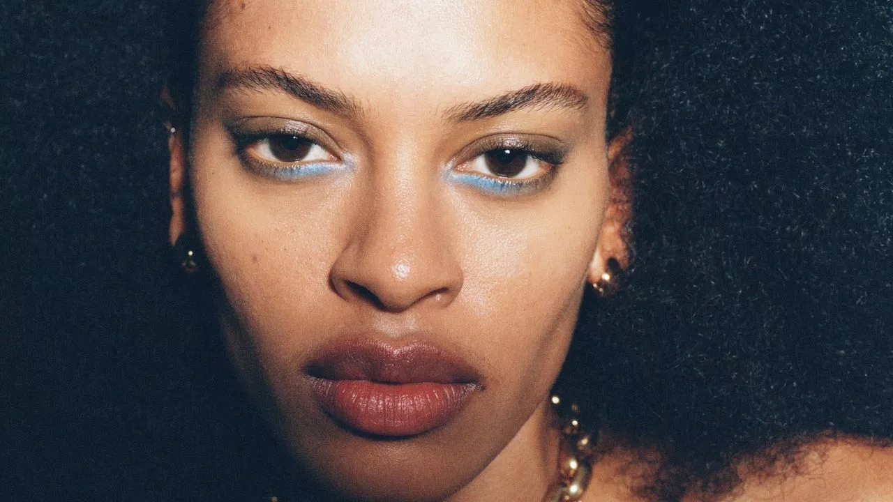 Blue Eyeshadow, Smudged Liner, and More Eye Makeup Trends to Know in 2026