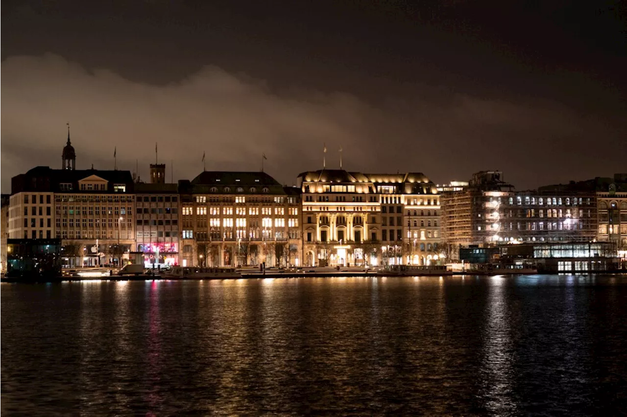 Wolf bites woman in Hamburg shopping area