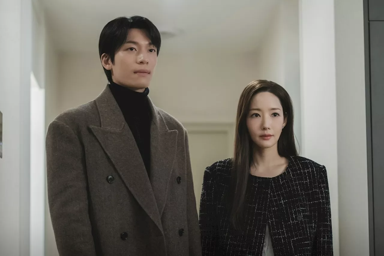 Wi Ha Joon And Park Min Young Sneak Into Kim Geum Soon’s Secret Vault In “Siren’s Kiss”
